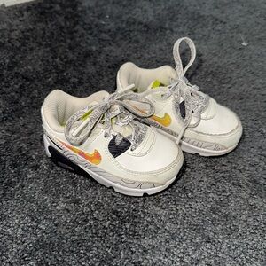 Kids White and Green Abstract Nike Shoes - Size 6c